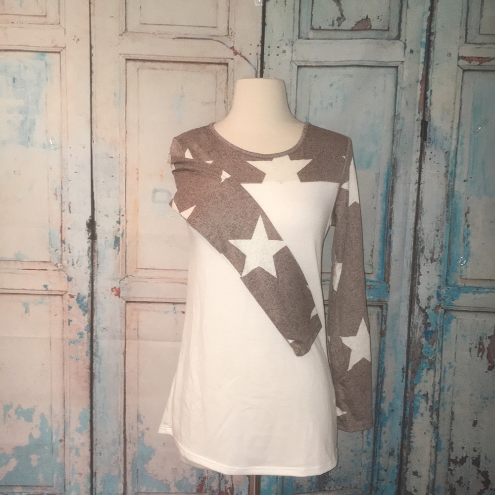 STAR PRINT SLEEVE TOP
